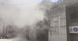 চিটাগাং শপিং কমপ্লেক্সের নিচতলার আগুন নিয়ন্ত্রণে